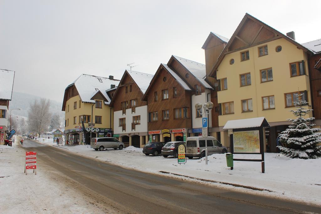 Horni Namesti โรกีนีซ นัด ยีเซอโร ภายนอก รูปภาพ